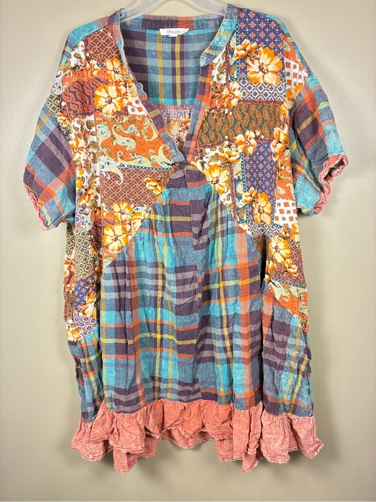 Oli & Hali Dresses & Skirts - Oil & Hali Floral Patchwork Plaid V Neck Oversized Tunic Dress